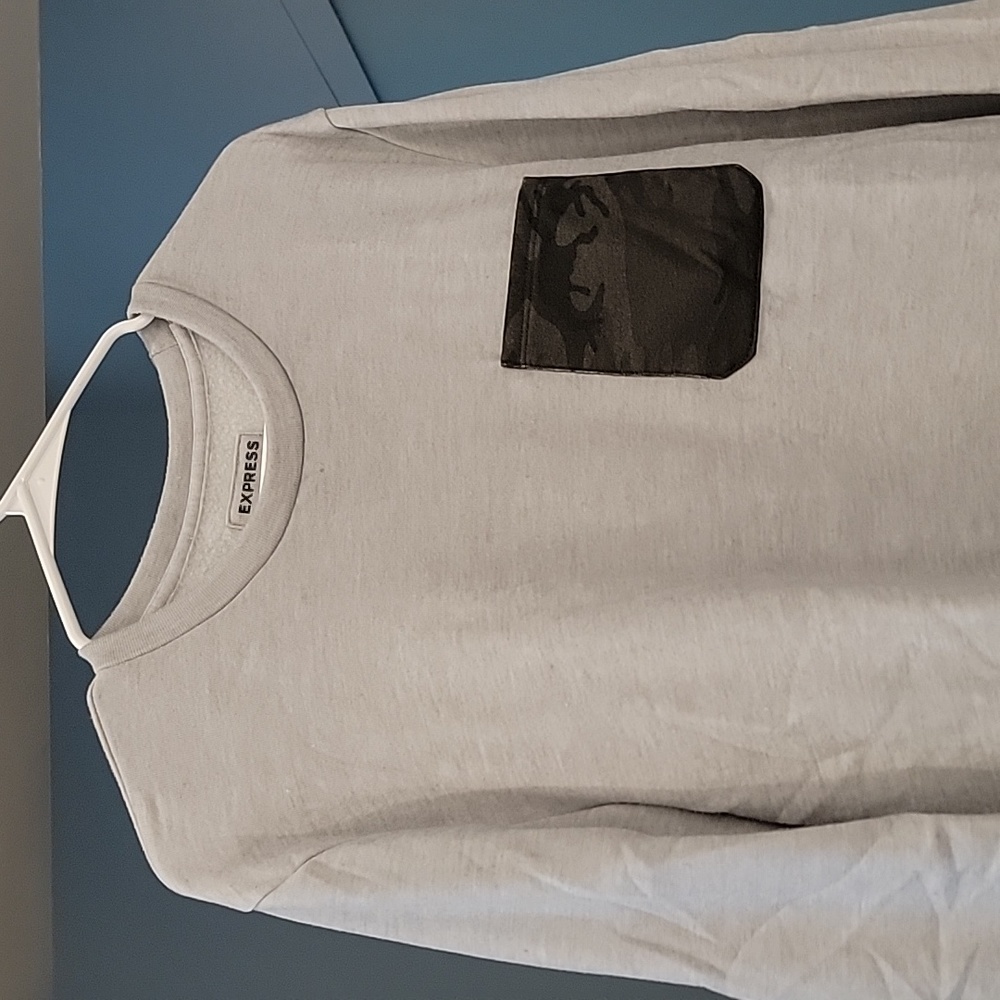 Mens medium crewneck pocket sweatshirt